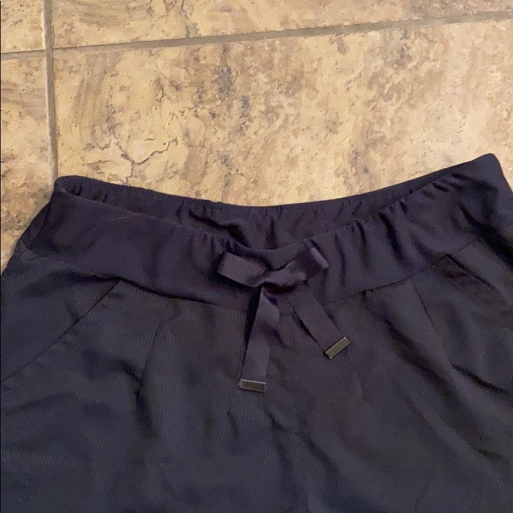 Black light weight shorts - Picture 2 of 5